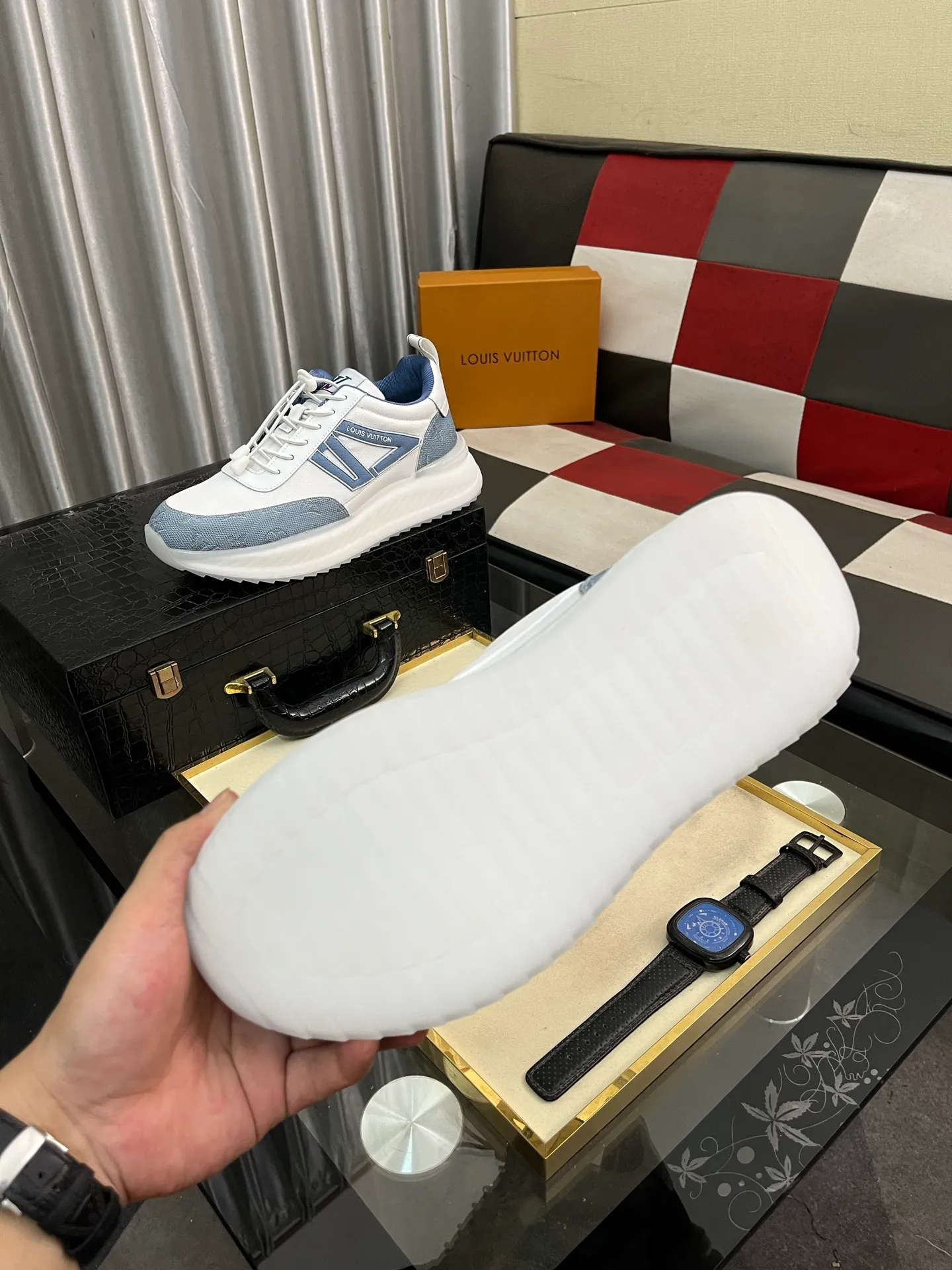 Men's shoes 💰458⌚️⌚️【LOUlS VUlTTON】Louis Vuitton ~ unique and casual style. LV counter purchasing 🏃casual shoes😍😍 are on sale at the men's counter at the same time. Italian imported brands select top-layer Italian cowhide. 🐑Sheepskin lining (refuses to discolor and grind feet) Sole: Original sole specially provided by the original factory 🎬Better in kind Code number: 38-444⃣️Color selection